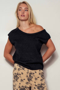 Asymmetric One-Shoulder Knit Spring Top