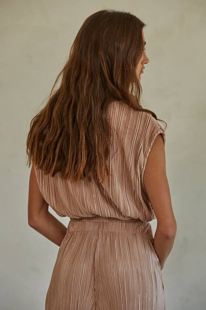 Woven Polyester Accordion Pleated Turtle Neck Top