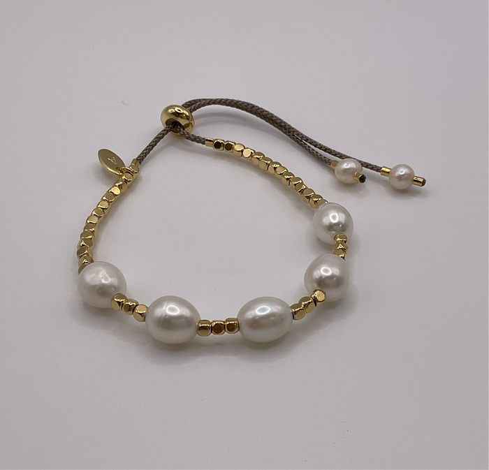 Adjustable Gold Squares & 5 Large Pearls