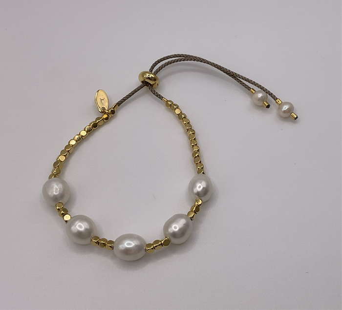 Adjustable Gold Squares & 5 Large Pearls