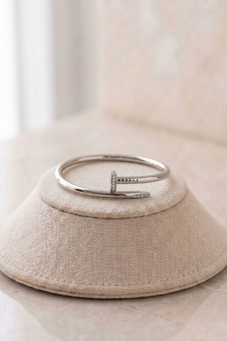 Classic Nail-Design Bangle