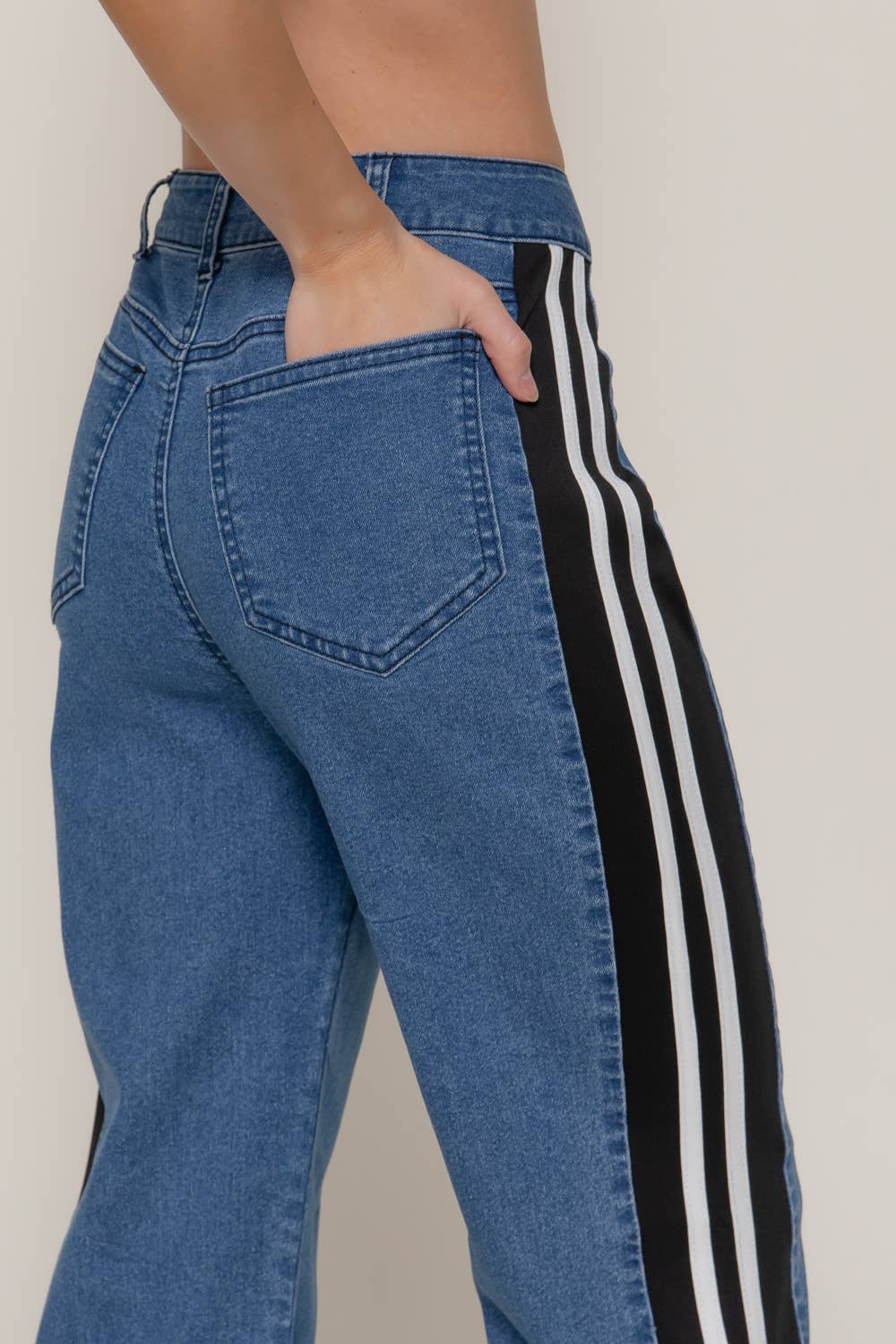 Side Contrast Straight Fit Denim Pants