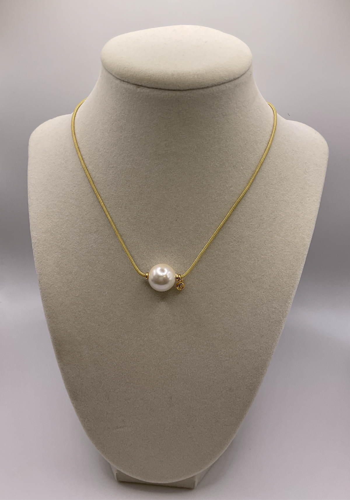 Tan/ Kaki String Necklace W/ Big Pearl