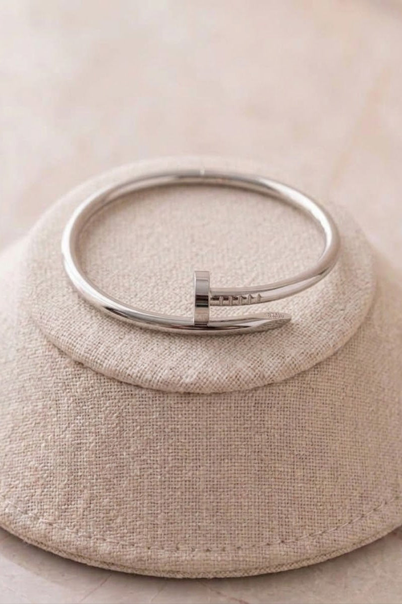 Classic Nail-Design Bangle