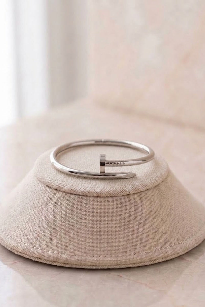 Classic Nail-Design Bangle