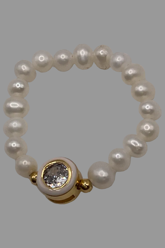 Elastic Pearl Ring W/ Hearts & Circles