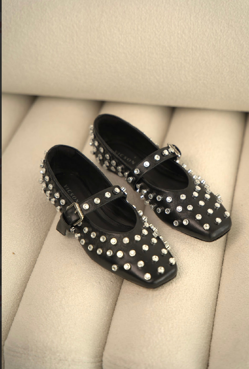 Maia Crystal Black
