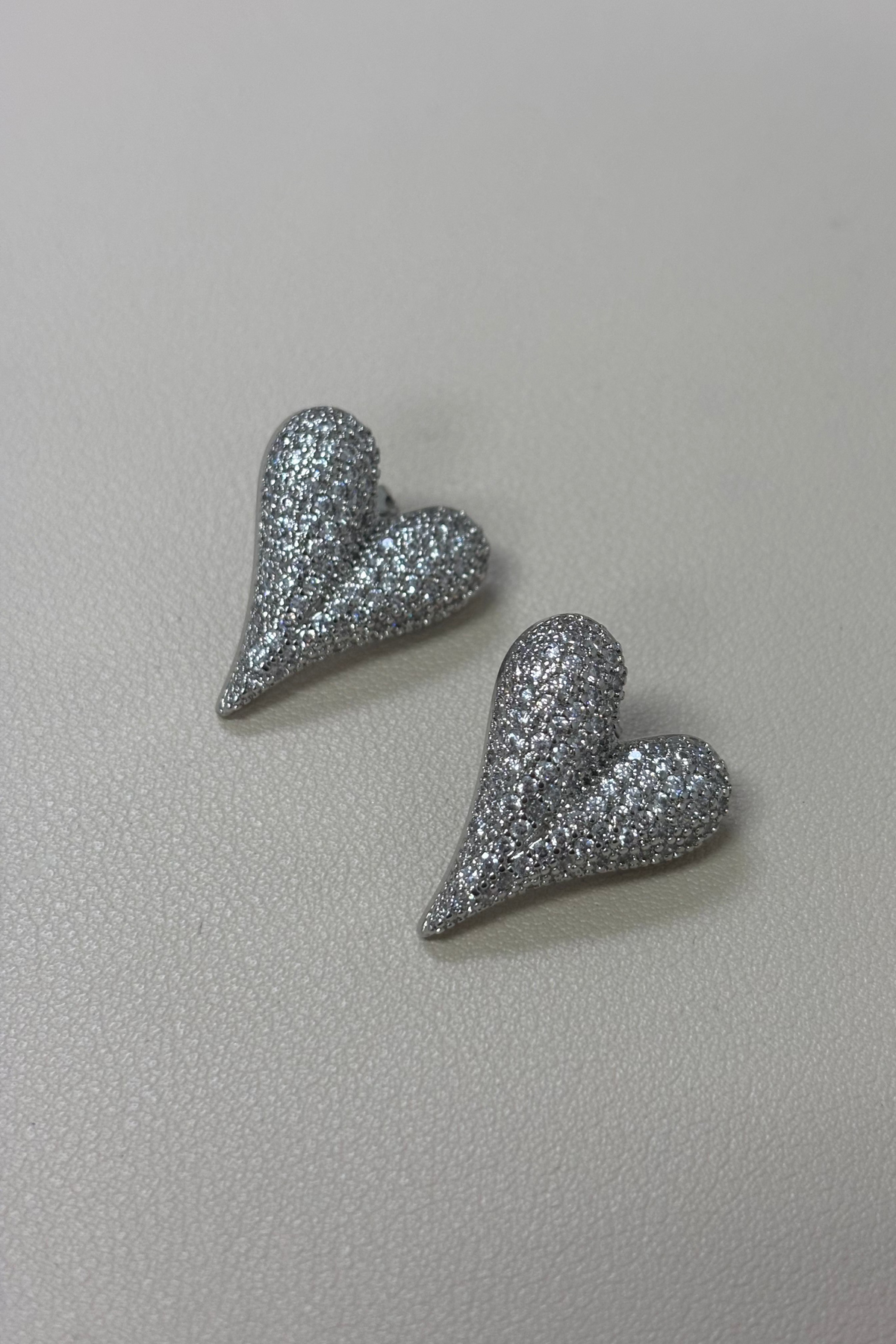 Elegant Silver Heart W/Brilliant Earring