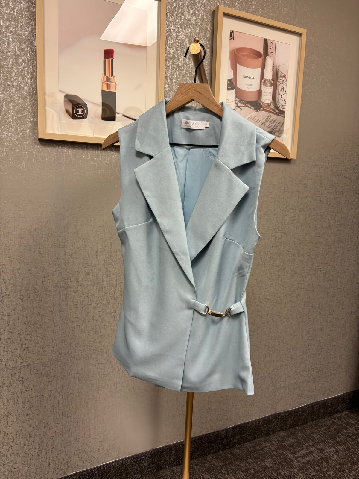 Sleeveless Tailored Blazer W/Side Chain Detail