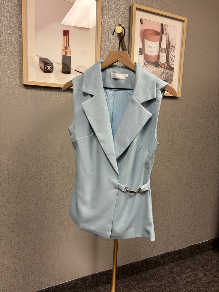 Sleeveless Tailored Blazer W/Side Chain Detail