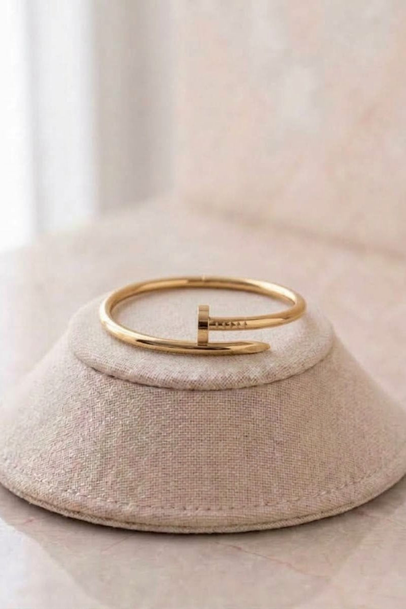 Classic Nail-Design Bangle