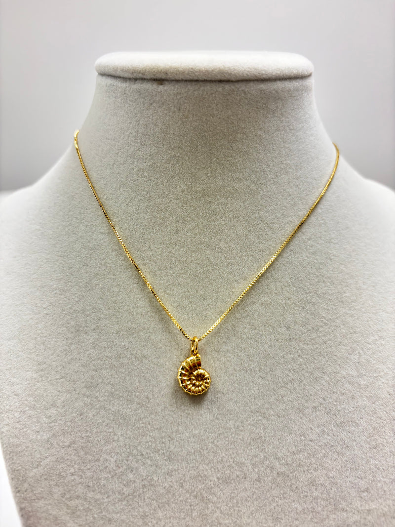 Adjustable Gold Chain W/Small Gold Seashell Necklace