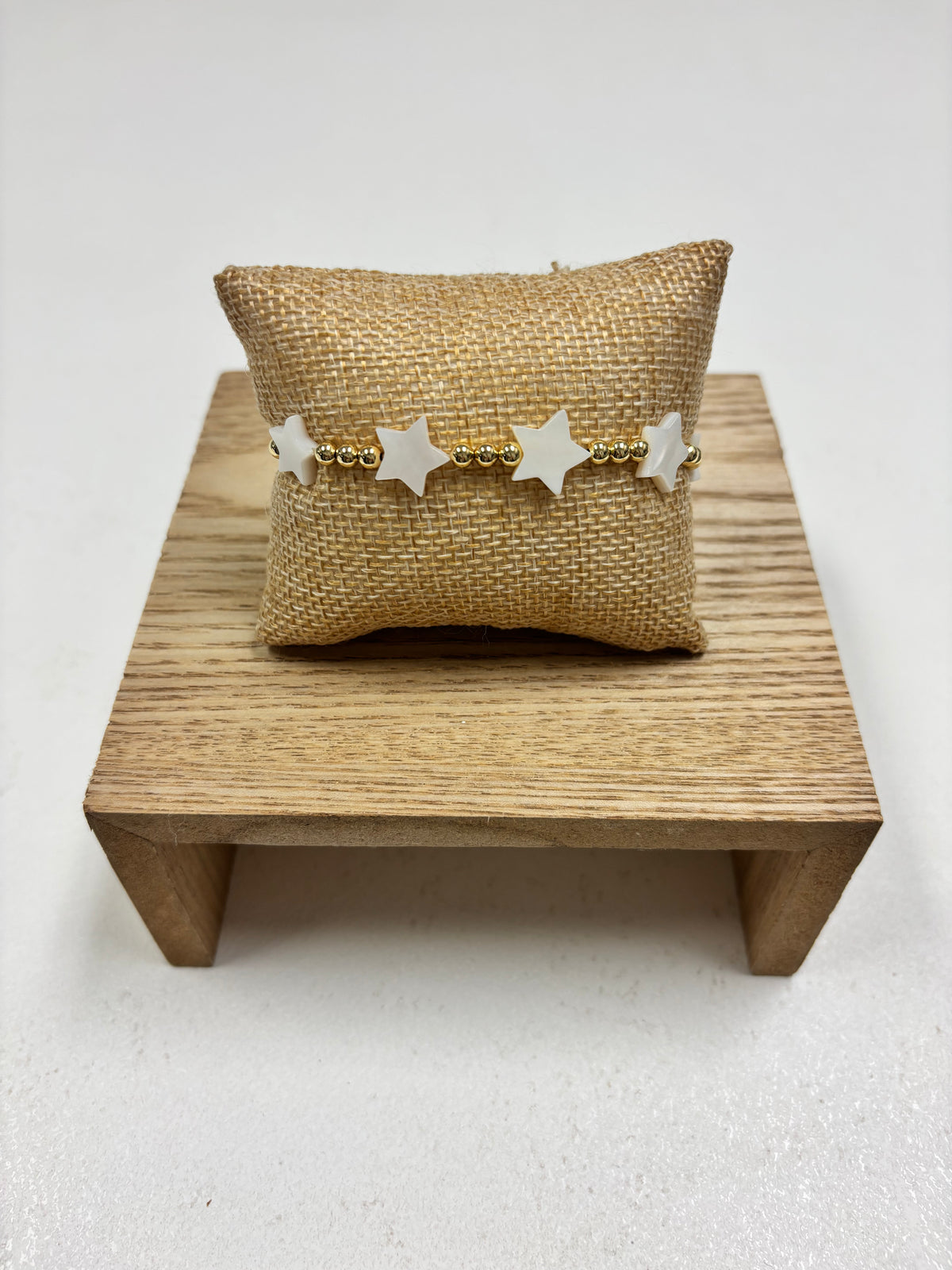 Gold Beads Alternate W/Nacar Stars Bracelet