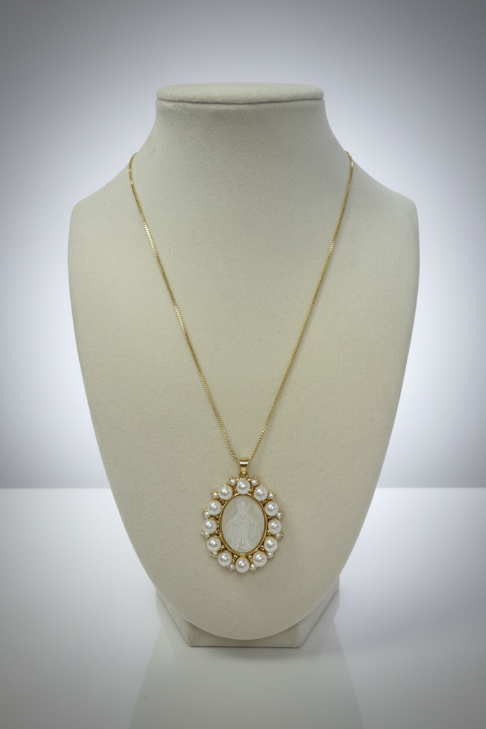 Vintage-Style Pearl Cameo Necklace