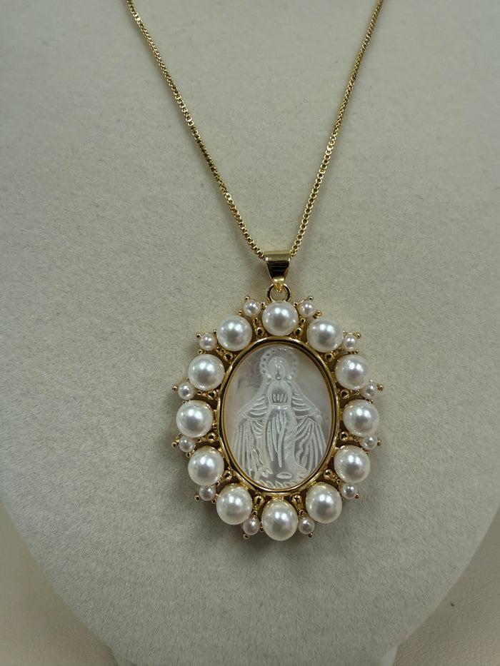 Vintage-Style Pearl Cameo Necklace