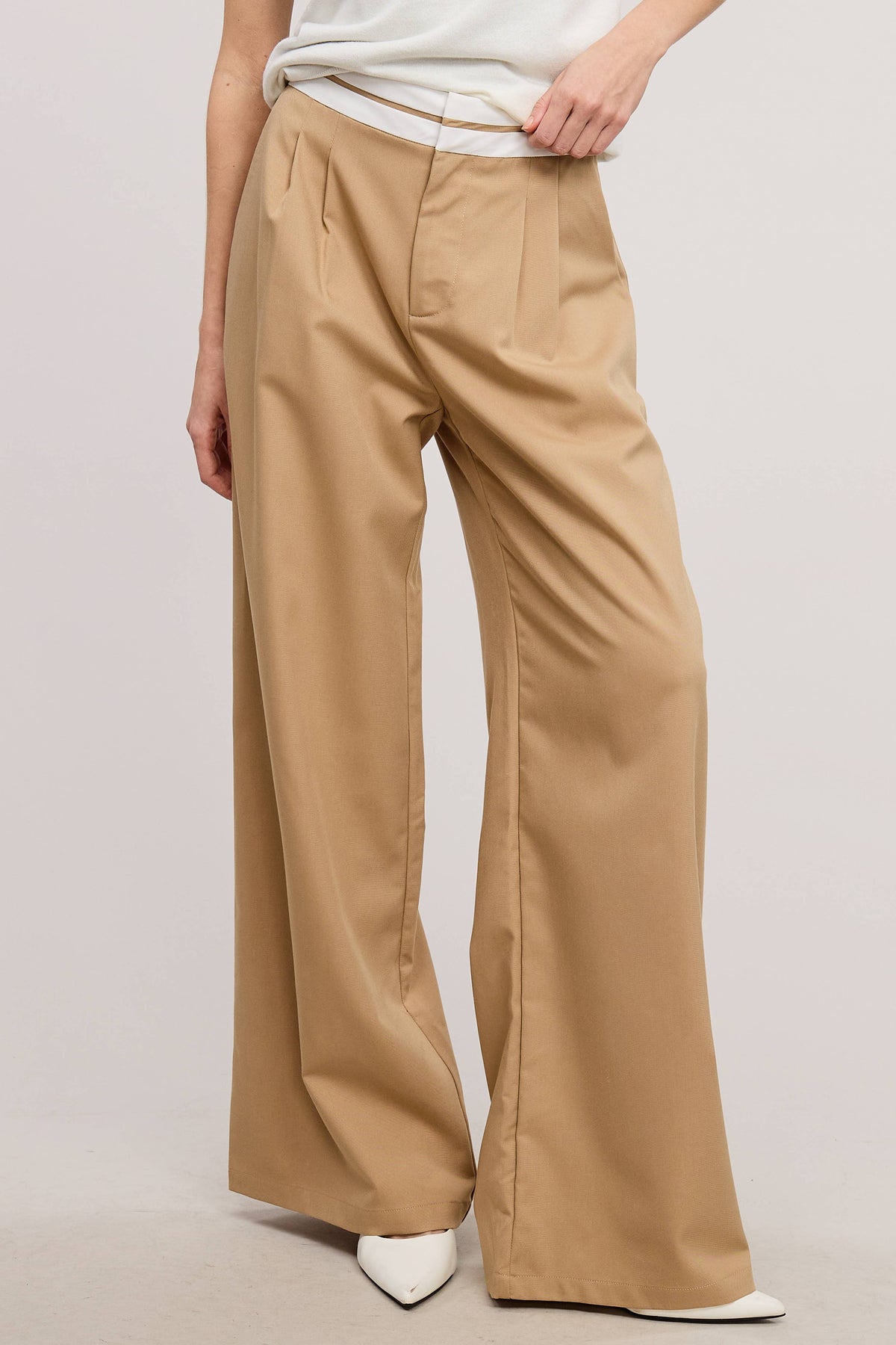 Minimalistic Contrast Waistband Pleated Trouser Pants