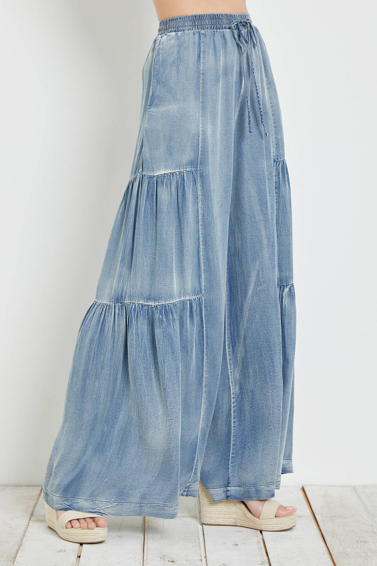 RUFFLED SIDE WASHED DENIM WIDE PANTS