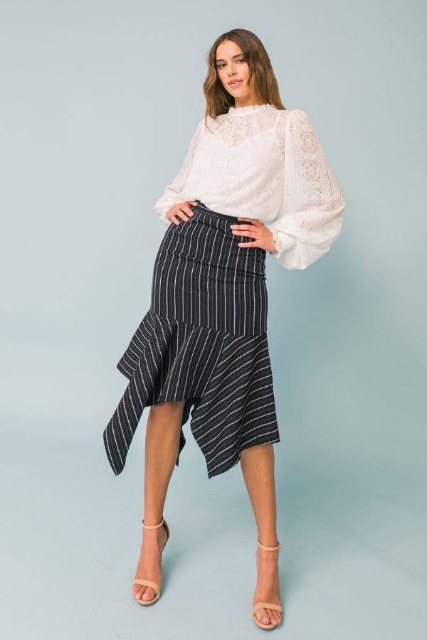 A WOVEN SKIRT ASSYMETRICAL